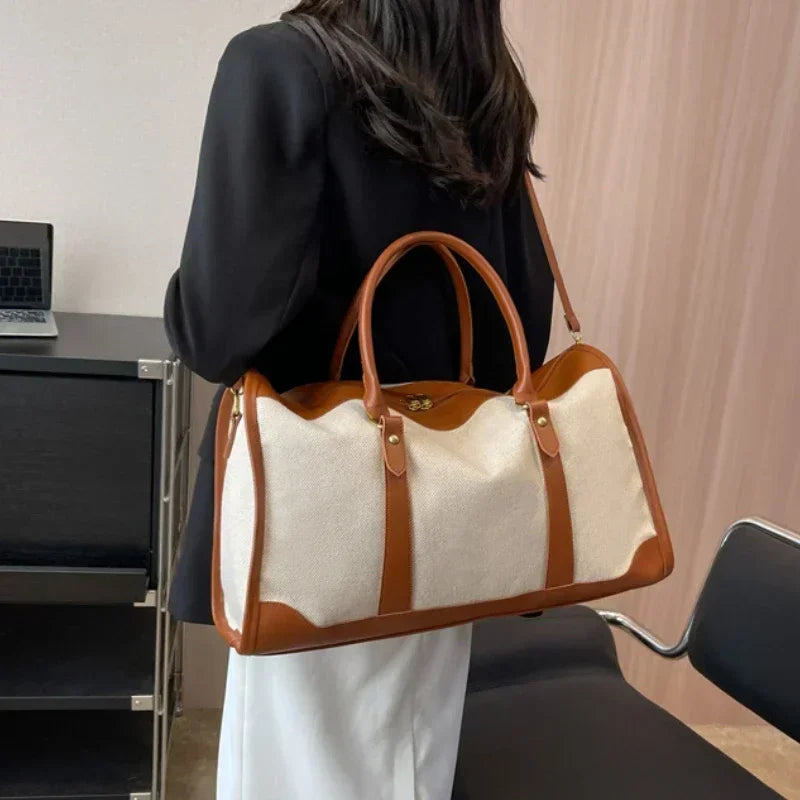Stilvolle und robuste Reisetasche aus strapazierfähigem Material – perfekt für Kurzurlaube, Sport oder als Gepäcktasche im Flugzeug