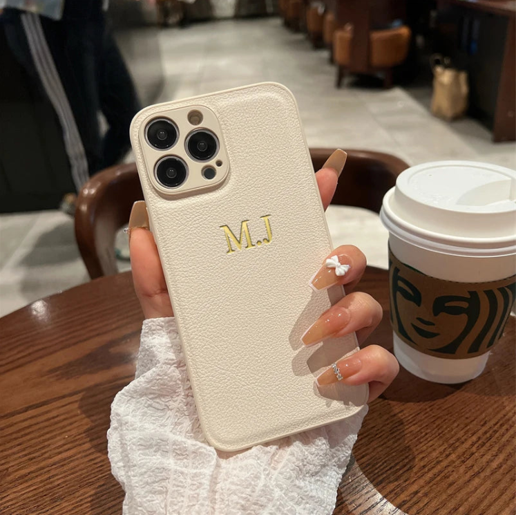Personalisierbare Handyhülle in eleganter Lederoptik – individuell gestaltbar mit Namen oder Initialen, idealer Schutz und stilvolles Design für Smartphones